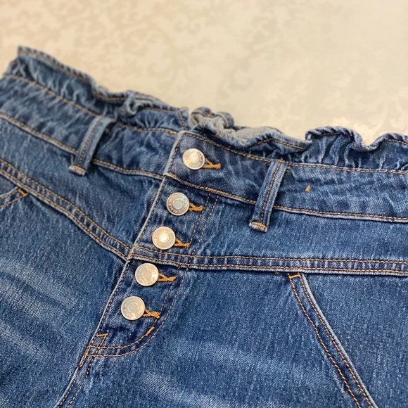 High-Rise, Button Front, Paper Bag Shorts - Picture 4 of 6